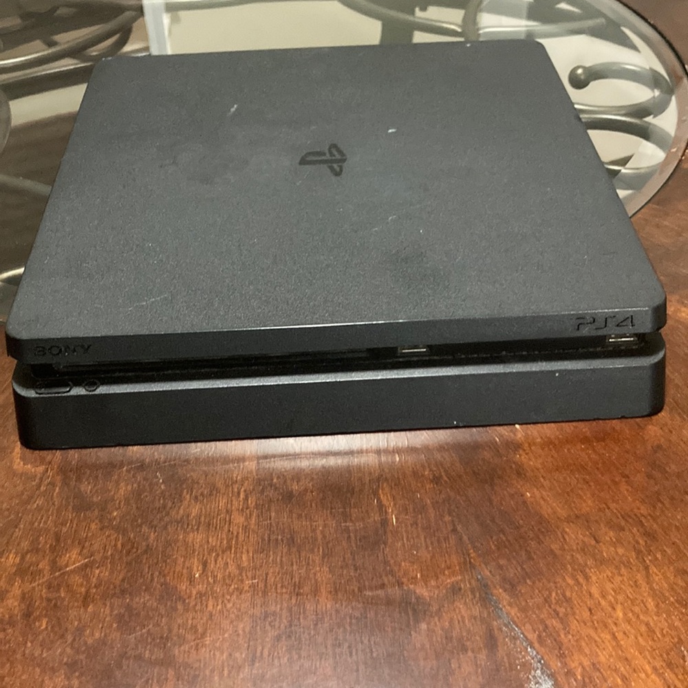 Playstation 4 slim (used)